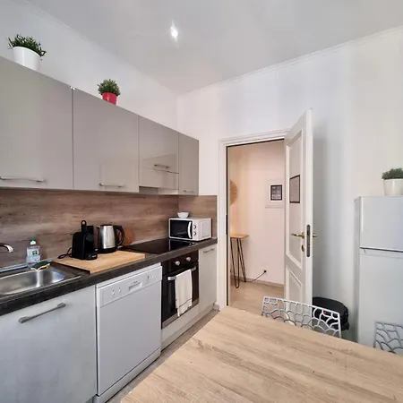 Brigitte Monaco Parking Et Terasse