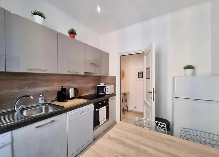 Brigitte Monaco Parking Et Terasse